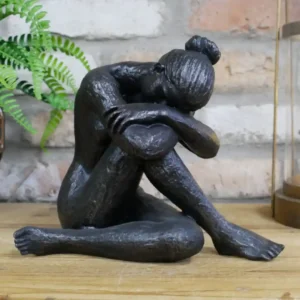 9783 - Sitting Woman